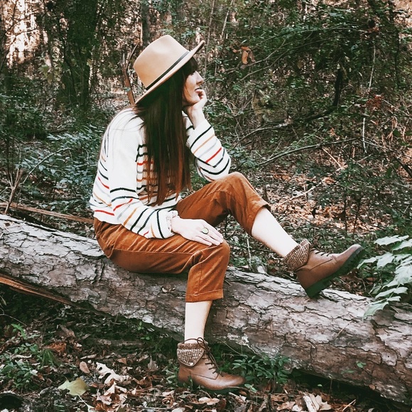 Laura B. 🌺 - Picture 2 of 4